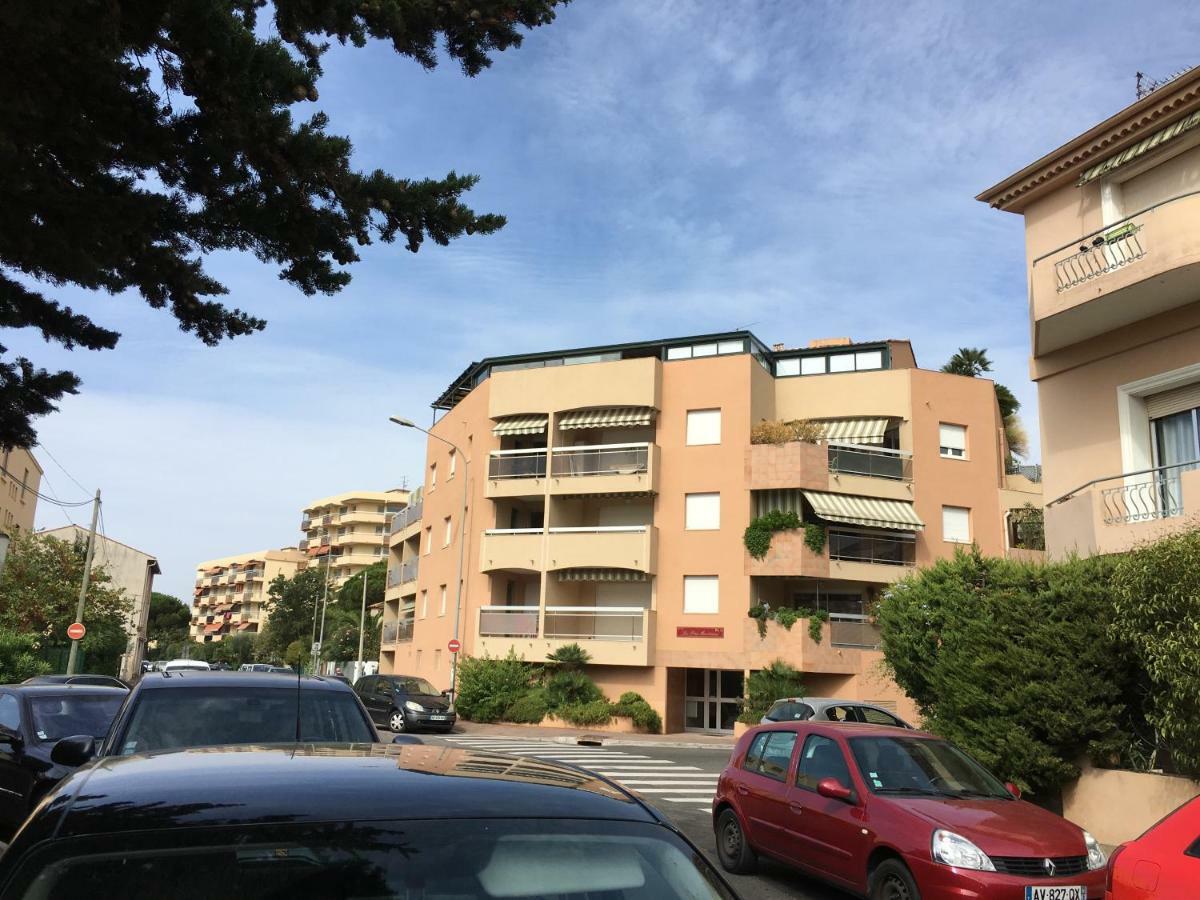 Les Pins Maritimes Appartamento Fréjus Esterno foto